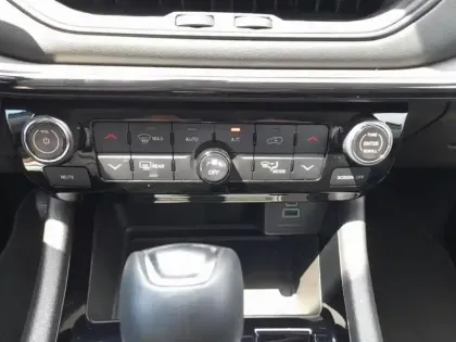Photo 12 Jeep Compass  1.5 Turbo T4 130 ch BVR7 e-Hybrid Summit