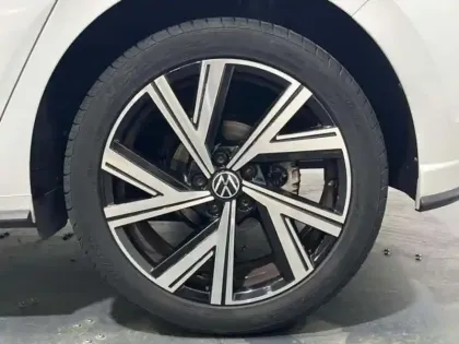 Photo 6 Volkswagen Polo 1.0 TSI 110 S&S DSG7 R-Line