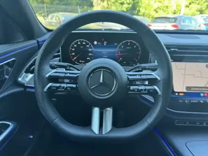 Photo 14 Mercedes Classe E  220 d AMG Line Berlin