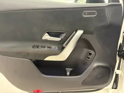 Photo 16 Mercedes Classe A 250 e AMG Line