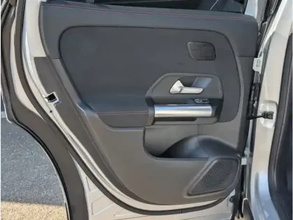 Photo 16 Mercedes GLA 250 e Hybrid EQ 