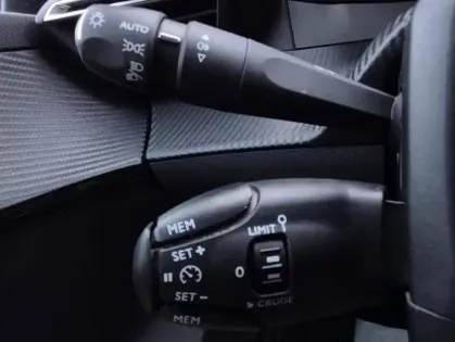 Photo 14 Peugeot 208 II Electrique Allure Business