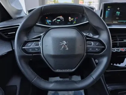 Photo 15 Peugeot 208 II Electrique Allure Business