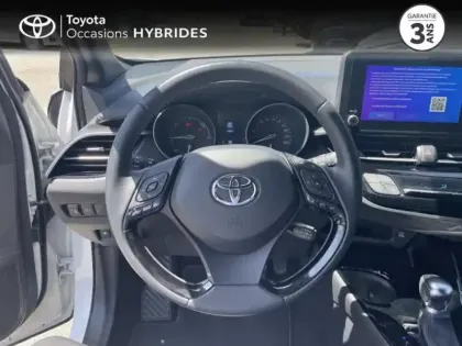 Photo 8 Toyota C-HR  2.0 Hybride 184ch Design Ultimate E-CVT