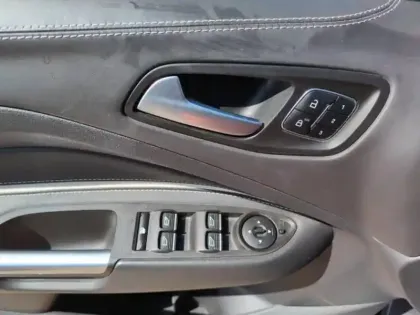 Photo 13 Ford Kuga  2.0 TDCi 150ch Stop&Start Vignale 4x2 Euro6.2