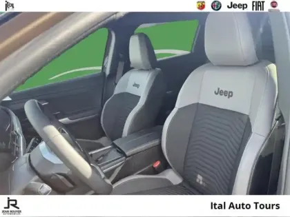 Photo 8 Jeep Compass  1.2 Turbo T3 145ch e-Hybrid First Edition BVR6