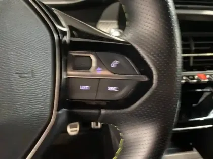 Photo 12 Peugeot 208  1.5 BlueHDi 100 S&S GT GPS LED Camera 180