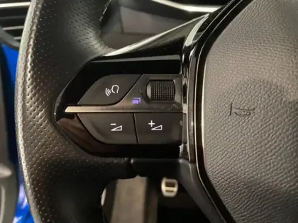 Photo 13 Peugeot 208  1.5 BlueHDi 100 S&S GT GPS LED Camera 180