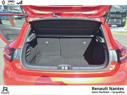 Photo 14 Renault Clio  1.6 E-Tech hybride 140ch Limited