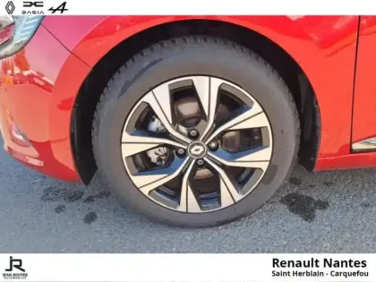Photo 8 Renault Clio  1.6 E-Tech hybride 140ch Limited