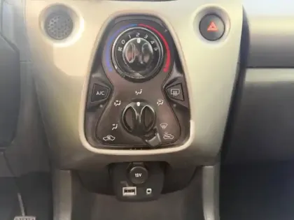 Photo 13 Citroën C1  VTi 68 Feel 5p