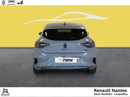 Photo 7 Renault Clio  1.6 E-Tech 145ch full hybrid esprit Alpine - système audio Bose