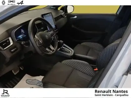 Photo 12 Renault Clio  1.6 E-Tech 145ch full hybrid esprit Alpine - système audio Bose