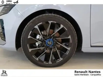 Photo 8 Renault Clio  1.6 E-Tech 145ch full hybrid esprit Alpine - système audio Bose