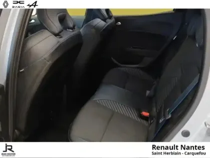 Photo 13 Renault Clio  1.6 E-Tech 145ch full hybrid esprit Alpine - système audio Bose