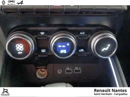 Photo 11 Renault Clio  1.6 E-Tech 145ch full hybrid esprit Alpine - système audio Bose
