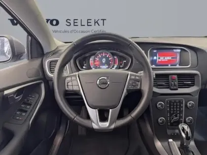Photo 11 Volvo V40  T2 122ch Momentum Geartronic