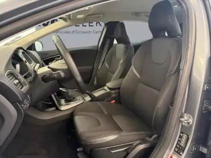 Photo 8 Volvo V40  T2 122ch Momentum Geartronic