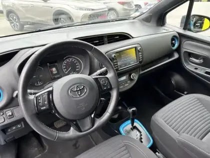 Photo 9 Toyota Yaris  100h Collection 5p RC18
