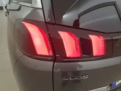 Photo 16 Peugeot 5008  BlueHDi 130ch S&S EAT8