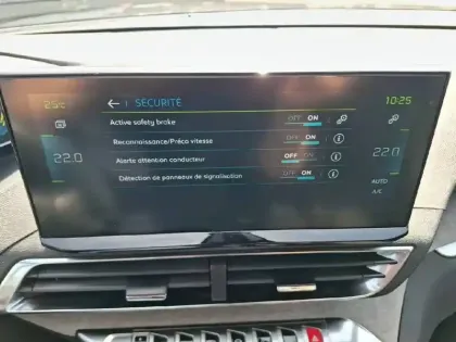 Photo 24 Peugeot 3008  Hybrid 225 e-EAT8