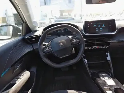 Photo 8 Peugeot 208  Electrique 50 kWh 136ch
