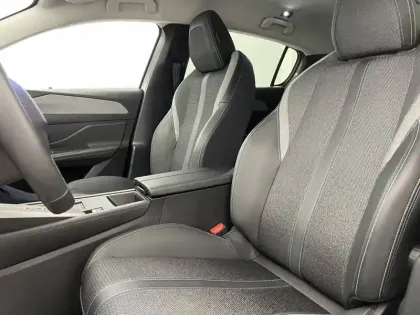 Photo 13 Peugeot 308  Hybrid 136 e-DCS6