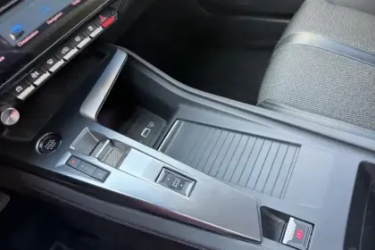 Photo 31 Peugeot 308  SW PHEV 180 e-EAT8