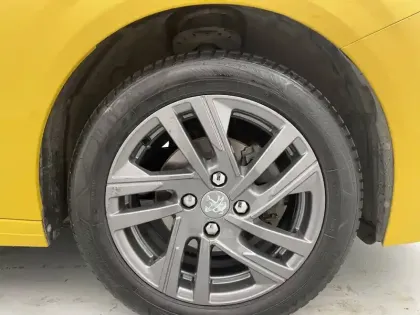 Photo 41 Peugeot 208  PureTech 75 S&S BVM5