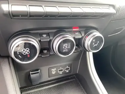 Photo 29 Renault Captur  mild hybrid 140