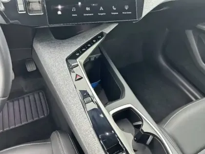 Photo 47 Peugeot 3008  Hybrid 136 e-DCS6