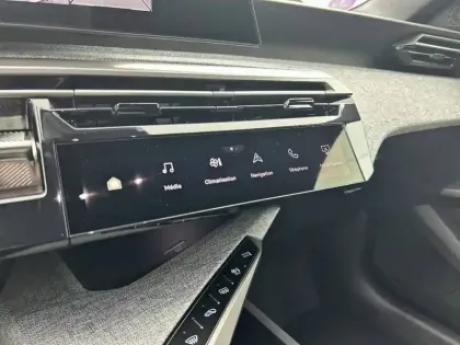 Photo 46 Peugeot 3008  Hybrid 136 e-DCS6