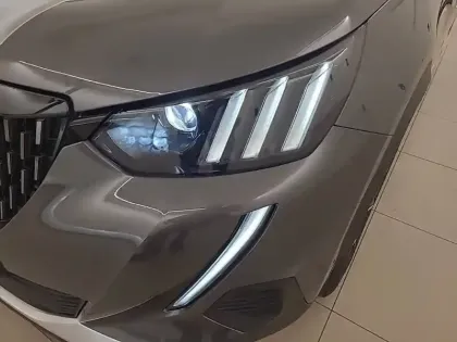 Photo 15 Peugeot 2008  PureTech 130 S&S EAT8
