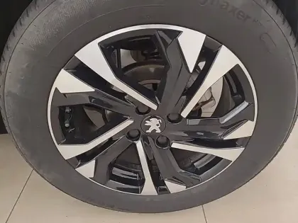 Photo 12 Peugeot 2008  PureTech 130 S&S EAT8