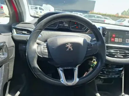 Photo 8 Peugeot 208  1.2 PureTech 82ch BVM5