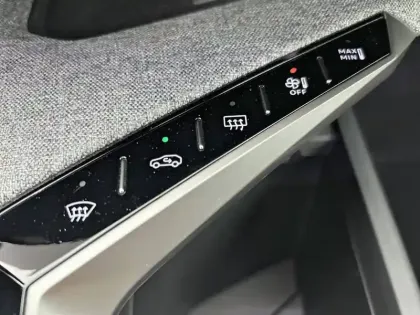 Photo 55 Peugeot 3008  Hybrid 145 e-DCS6