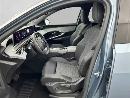 Photo 39 Peugeot 3008  Hybrid 145 e-DCS6