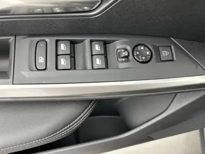 Photo 43 Peugeot 3008  Hybrid 145 e-DCS6