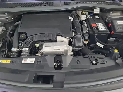 Photo 17 Peugeot 2008  PureTech 100 S&S BVM6