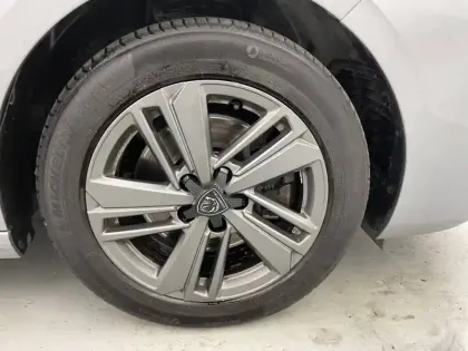 Photo 17 Peugeot 308  BlueHDi 130ch S&S EAT8