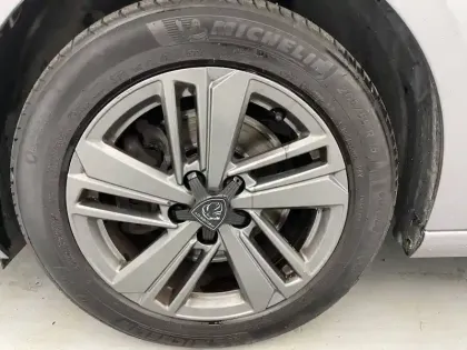 Photo 16 Peugeot 308  BlueHDi 130ch S&S EAT8