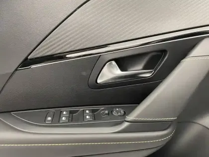 Photo 65 Peugeot 208  Hybrid 136 e-DCS6