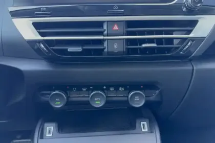 Photo 18 Citroën C4 e- X 156 ch autonomie etendue  Automatique