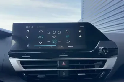 Photo 16 Citroën C4 e- X 156 ch autonomie etendue  Automatique