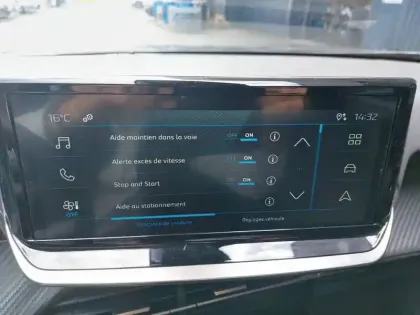 Photo 14 Peugeot 2008  PureTech 100 S&S BVM6