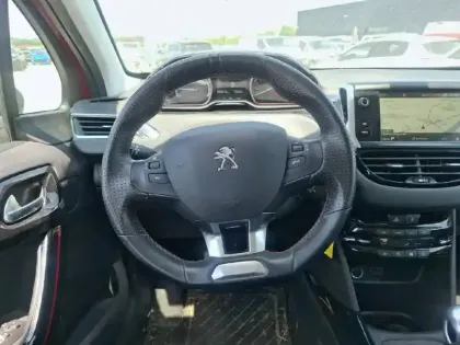 Photo 8 Peugeot 2008  PureTech 130ch S&S BVM6