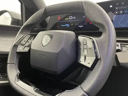 Photo 28 Peugeot 3008  Electrique 210 ch 73 kWh
