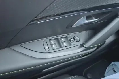 Photo 44 Peugeot 208  Electrique 50 kWh 136ch