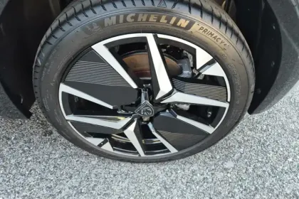 Photo 37 Peugeot 208  Electrique 50 kWh 136ch