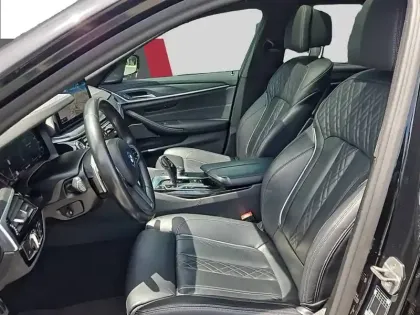 Photo 8 BMW Serie 5 Touring 530e TwinPower Turbo xDrive 292 ch BVA8